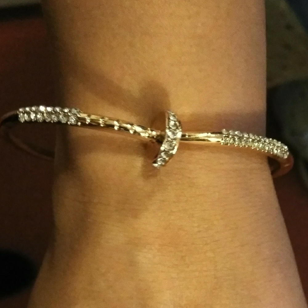 Screw bangle bracelet